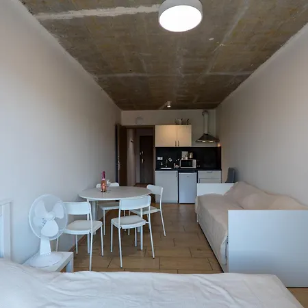 Brand New #22 In Brutalist Building Free Street Parking *