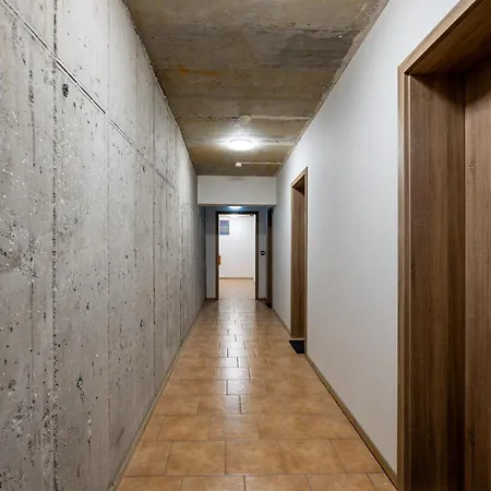 Brand New #22 In Brutalist Building Free Street Parking * 프라하